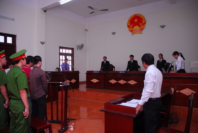 Vụ đánh chết người cự cãi CSGT: Bị cáo và CSGT thực sự có quan hệ gì?