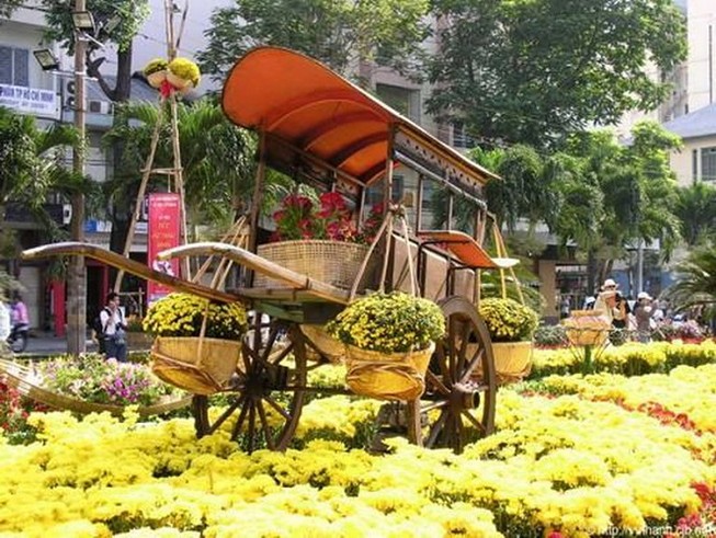 Gần 1,6 tỉ đồng gắn hoa kiểng cho tết Ất Mùi