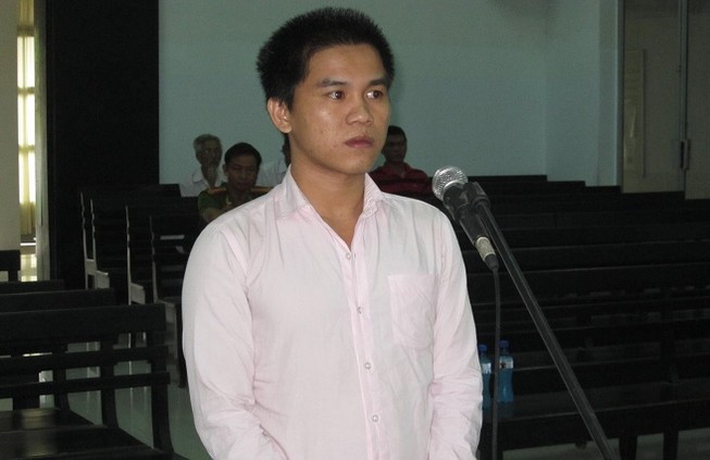 Lĩnh án nặng vì rủ bé hàng xóm vào nhà làm bậy