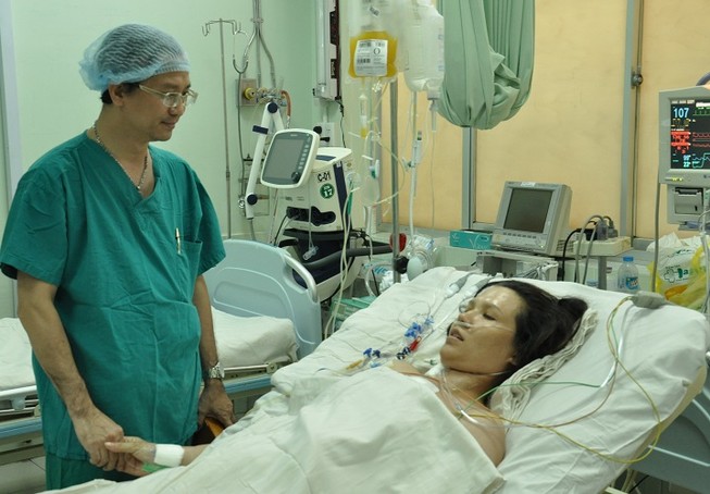 Hy hữu, mổ bắt con xong tiếp tục mổ cứu mẹ