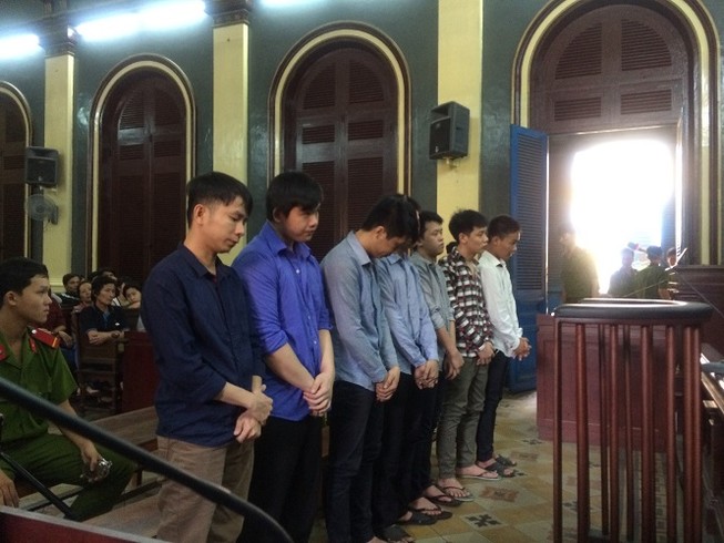 Băng cướp giật nghiện hàng đá vào tù