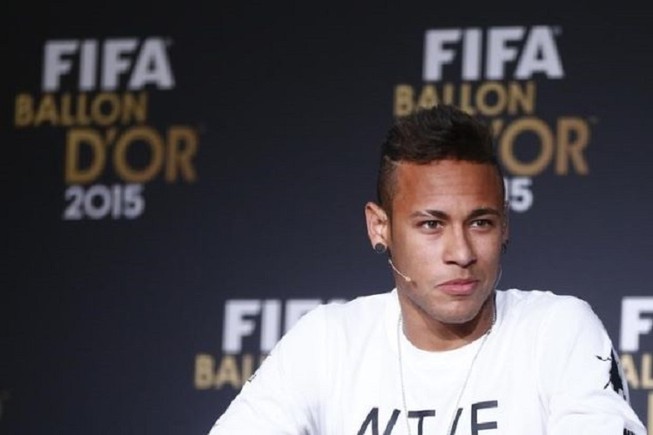 Quả bóng đồng Neymar hầu tòa đầu năm