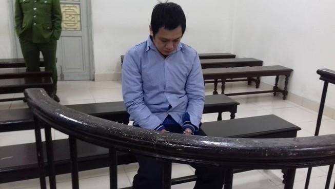 Bị đâm suýt chết vì liên tục ném chất bẩn đòi nợ