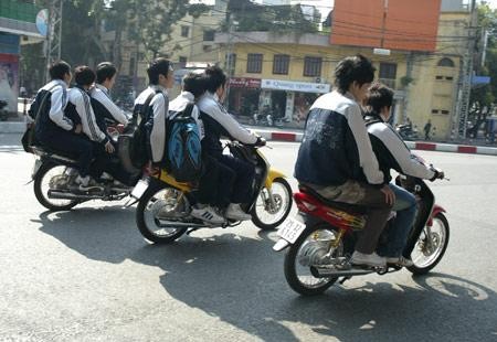Sửa văn bản đình chỉ học một tuần vì vi phạm luật giao thông