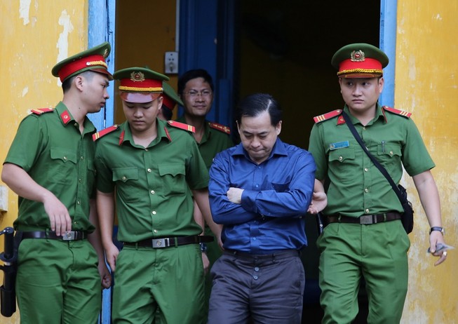 Phiên xử Vũ 'nhôm': Luật sư khen bị cáo trung thực
