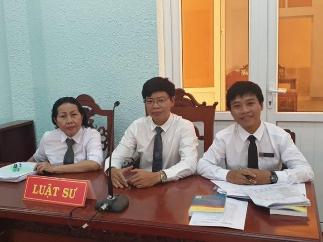 Các luật sư bảo vệ quyền và lợi ích cho người bị hại. Ảnh: BPL