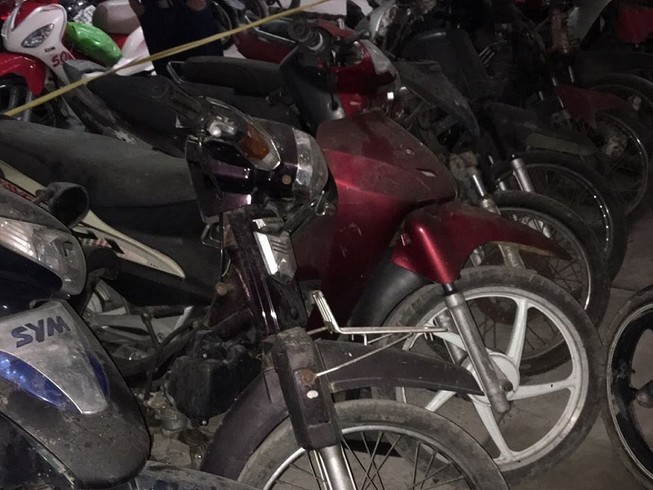 Thanh tra công an làm việc với người tố bán lô xe 81 triệu