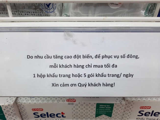Cà Mau: Nhiều tiệm treo bảng hạn chế bán khẩu trang