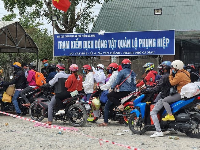 Cà Mau tạm dừng các chốt kiểm dịch COVID-19