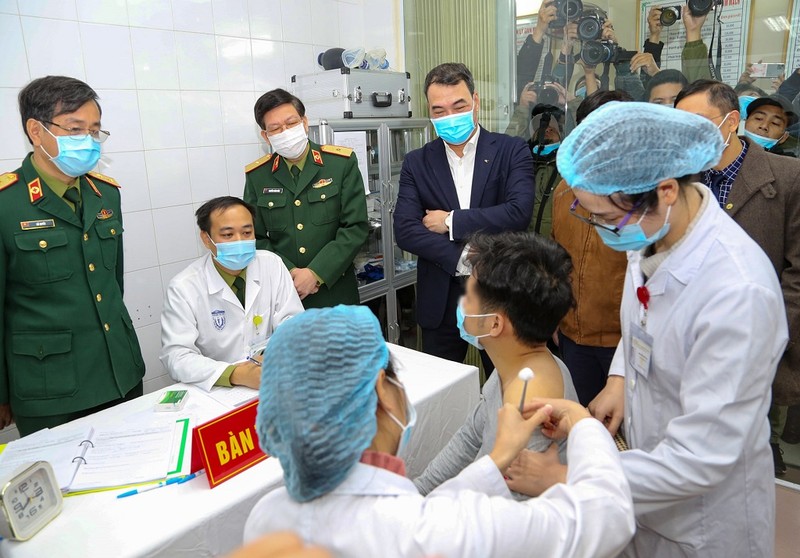 A close-up of the first COVID-19 vaccine in Vietnam - photo 5