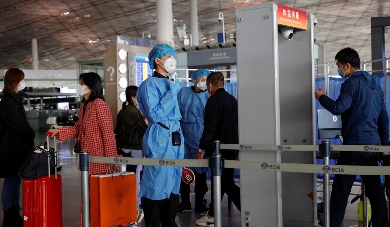 ĐSQ Trung Quốc khuyên công dân ở Mỹ hạn chế đi lại phòng dịch - ảnh 1