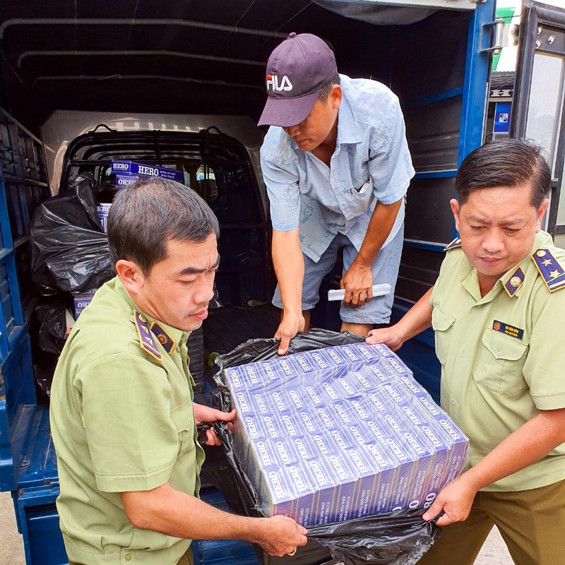 Hậu Giang: Bắt xe chở hơn 2.100 gói thuốc lá lậu - ảnh 1