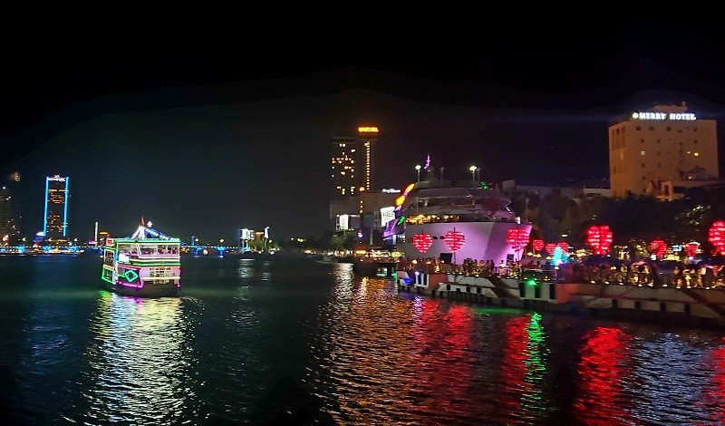 Đà Nẵng miễn phí 3000 vé du ngoạn sông Hàn về đêm cho du khách - ảnh 1