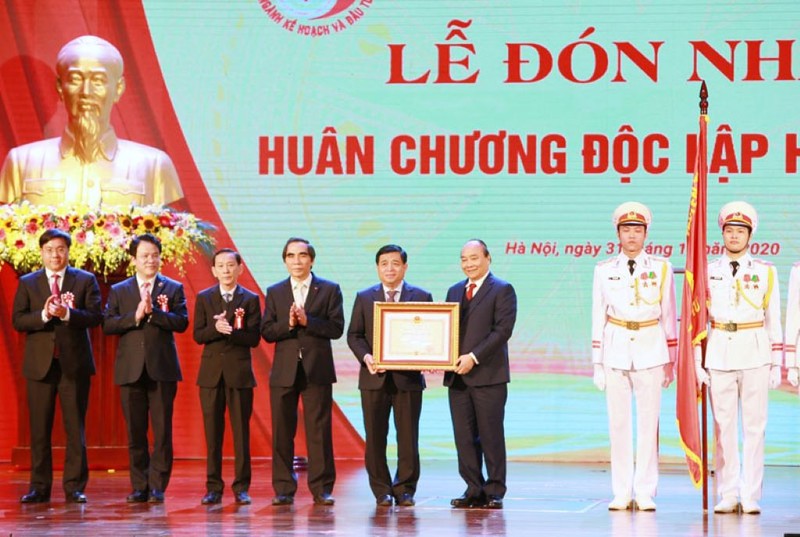 Bộ trưởng Nguyễn Chí Dũng được tặng Huân chương lao động - ảnh 1