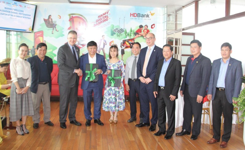 Đại sứ Hoa Kỳ thăm và làm việc với HDBank, Vietjet - ảnh 3