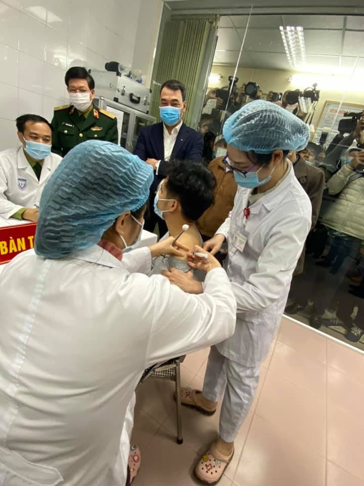 Tiêm thử vaccine COVID-19: Sẵn sàng cho trường hợp xấu nhất - ảnh 1