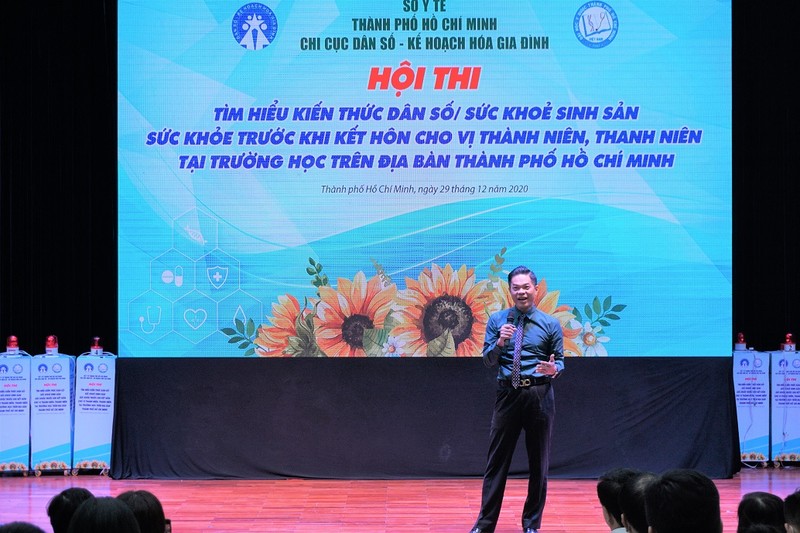 400 sinh viên ĐH Y Dược tìm hiểu về sức khỏe tiền hôn nhân - ảnh 1