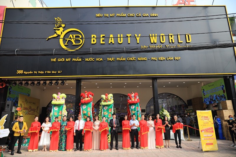 AB Beauty World: khách hàng “càn quét” mỹ phẩm xịn giá 7.000 đ - ảnh 2