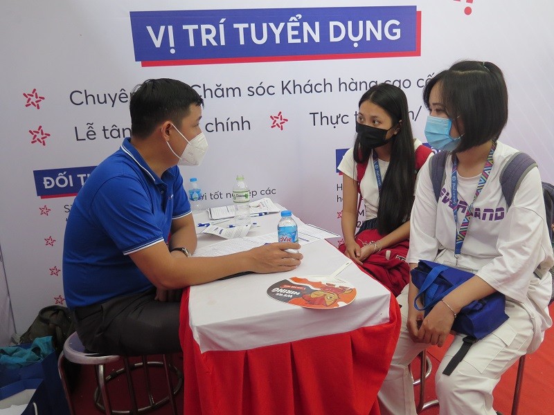 Hơn 1.000 việc làm 'săn đón' sinh viên ngay tại trường đại học - ảnh 4