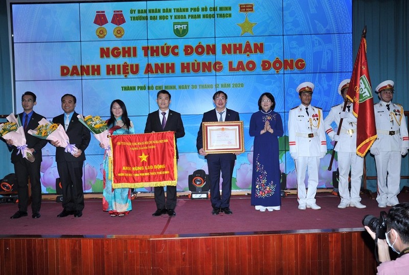 ĐH Y Khoa Phạm Ngọc Thạch đón nhận danh hiệu Anh hùng lao động - ảnh 2