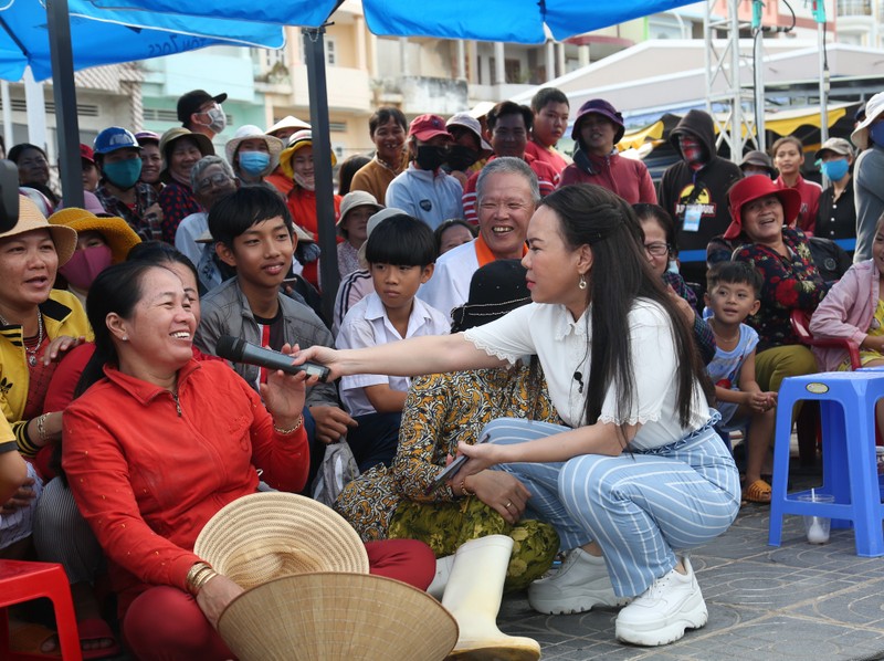 Đại Nghĩa, Việt Hương giúp bà con nghèo khổ 'Cơ hội đổi đời' - ảnh 4