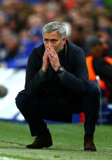 Mourinho ngoạn mục đào thoát khỏi sân tập Chelsea - ảnh 1