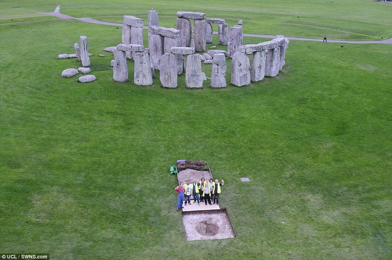 Phát hiện thêm bí ẩn ở bãi đá cổ Stonehenge 5.000 năm - ảnh 1