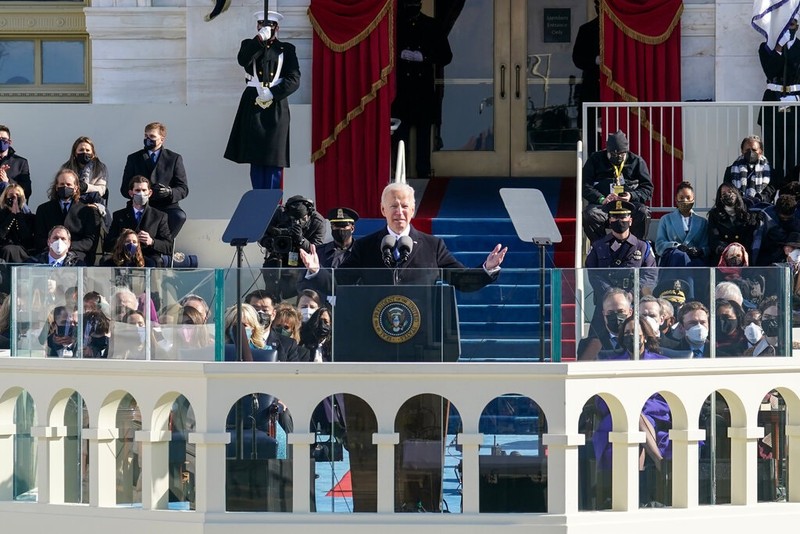 Ông Biden ký loạt lệnh hành pháp xóa bỏ di sản của ông Trump - ảnh 2