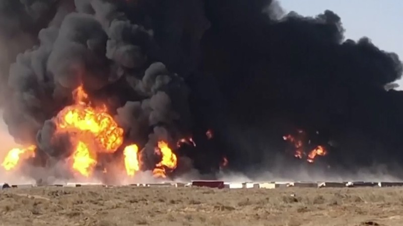 500 phương tiện bốc cháy ngùn ngụt sau khi xe bồn phát nổ - ảnh 1