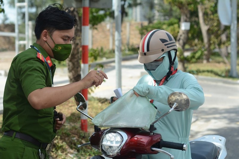 10 trường hợp được ra đường trong thời gian Đà Nẵng giãn cách xã hội - ảnh 1