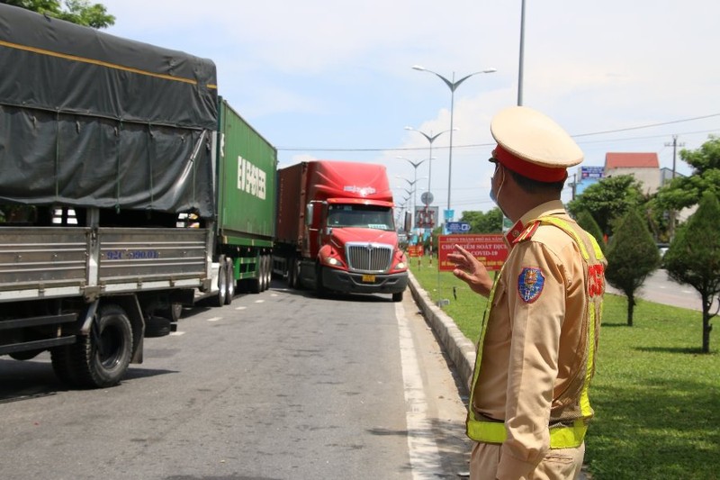 Đà Nẵng sẽ đặt xe buýt, container tại các cửa ngõ của TP trước khi bão vào - ảnh 1