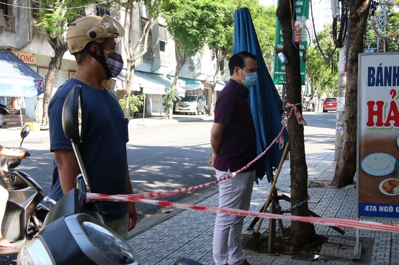 Hàng quán được bán mang về, Đà Nẵng tấp nập ngày đầu mở cửa lại - ảnh 6