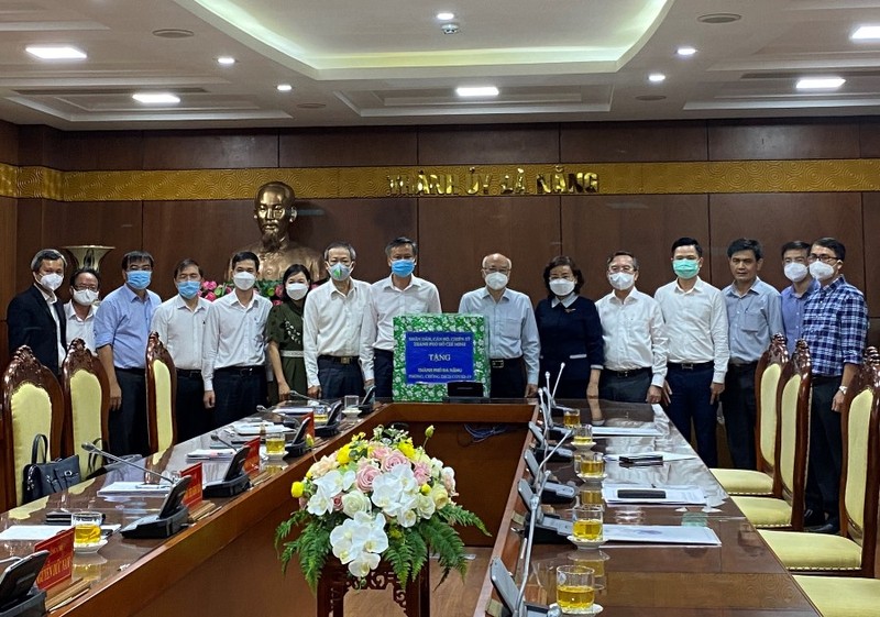 TP.HCM tặng Đà Nẵng 500 triệu đồng, test kit để chống dịch - ảnh 1