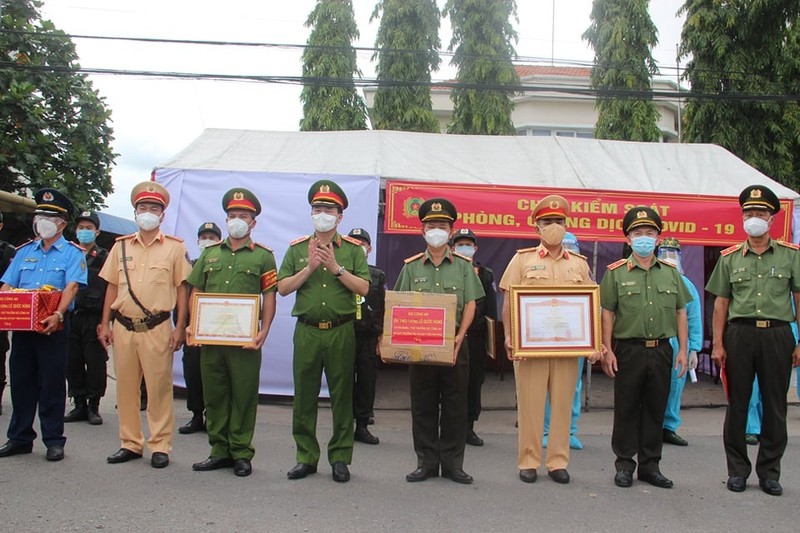 Thủ tướng Chính phủ tặng bằng khen cho cán bộ Công an tỉnh Đồng Nai - ảnh 1