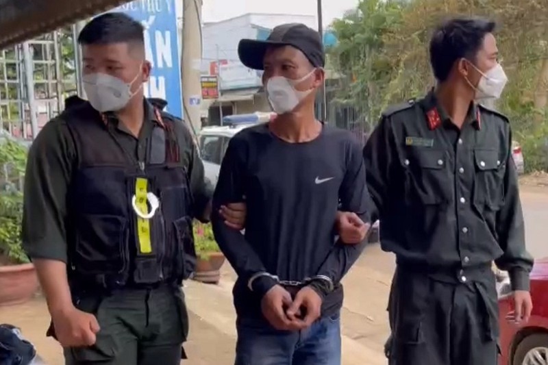 Cảnh sát khống chế kẻ cướp có súng cố thủ trong nhà dân ở Đồng Nai - ảnh 2
