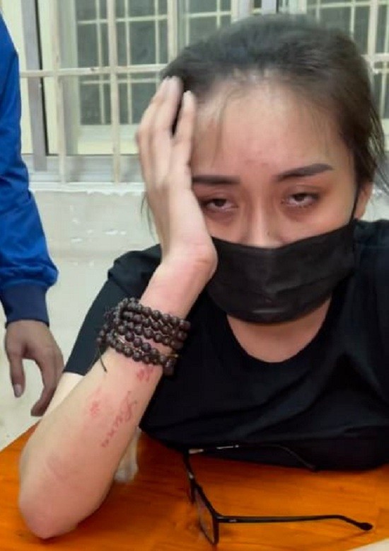 Bắt 'nữ quái' mới ra tù lại bán ma túy đá ở Đồng Nai - ảnh 1