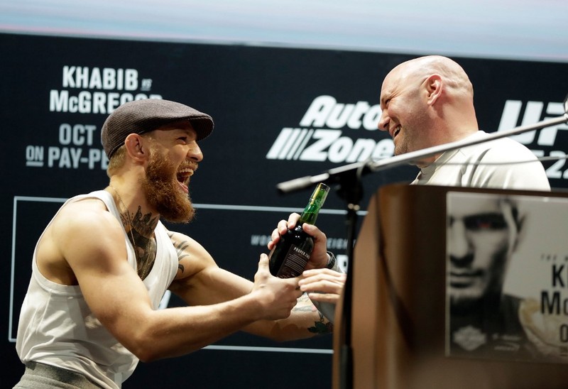 Bầu Dana White khuyên McGregor tập trung vào MMA - ảnh 2