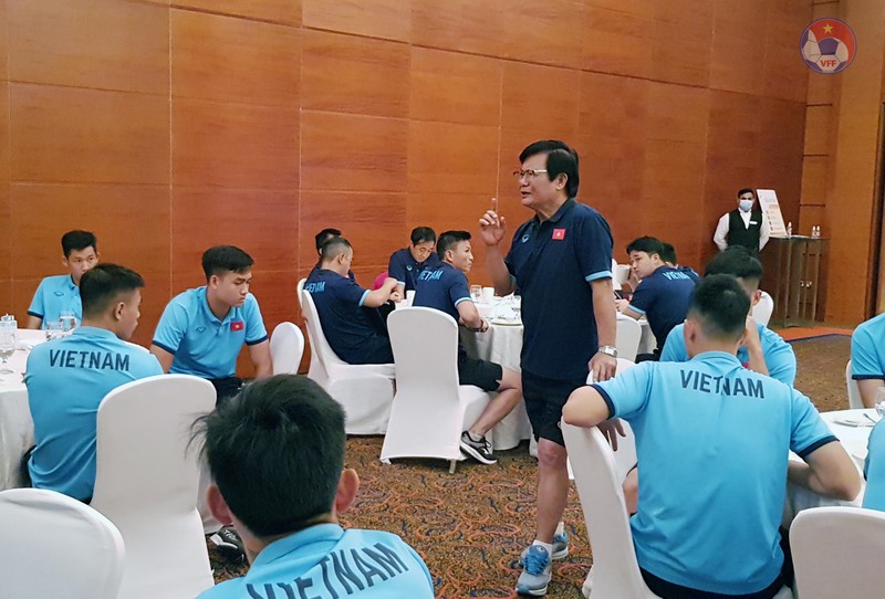 23 giờ hôm nay tuyển Việt Nam tập luyện ở UAE - ảnh 1