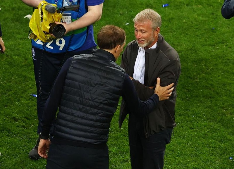 Tỉ phú Abramovich ăn mừng ngôi vô địch cùng Chelsea - ảnh 1