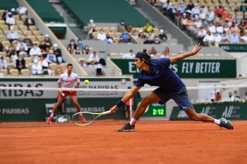 Djokovic 'lết' vào tứ kết - ảnh 1