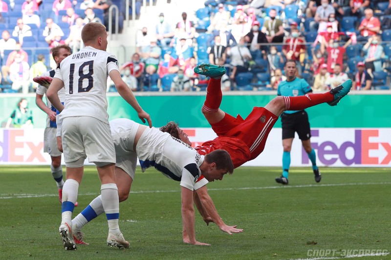 Mario Fernandes té ngã và chia tay Euro 2020 - ảnh 1