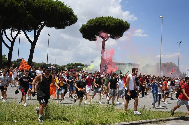 Mourinho lại ‘đâm chọt’ lãnh đạo khi vừa đến Roma - ảnh 1