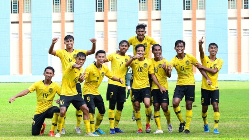 Malaysia lại 'chơi sốc' đưa U-20 đá U-23 châu Á - ảnh 1