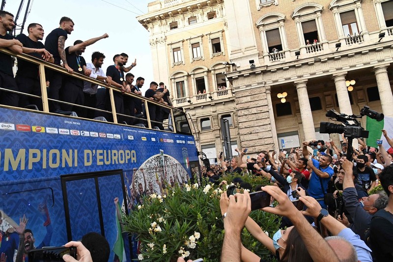 Hình ảnh Ý ăn mừng ở Rome - ảnh 8