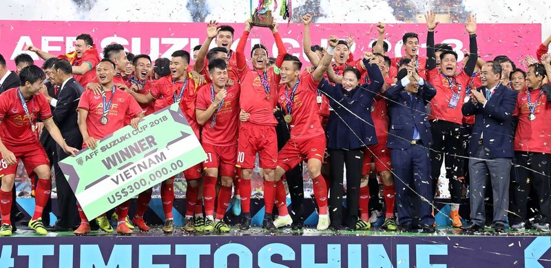 AFF Cup hoãn suốt mà 'mối' cứ vô - ảnh 1