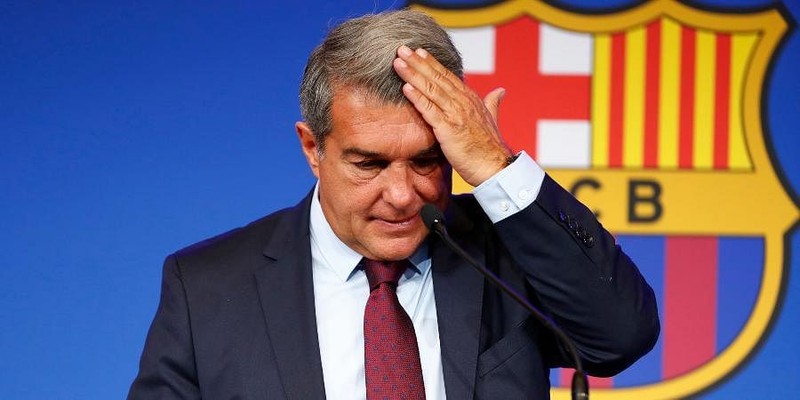 Chủ tịch Laporta khóc lóc, Barcelona không đủ tiền giữ Messi - ảnh 1
