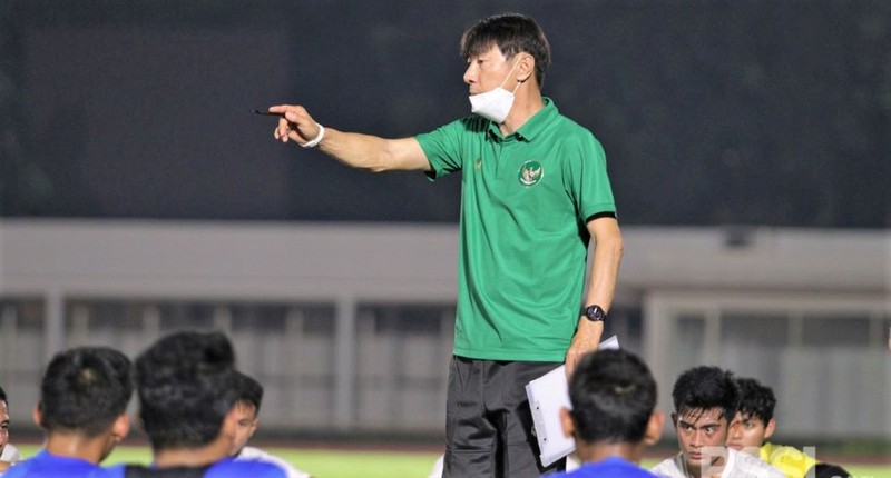 Bại tướng của thầy Park dẫn quân sang Thái đá Play off - ảnh 1
