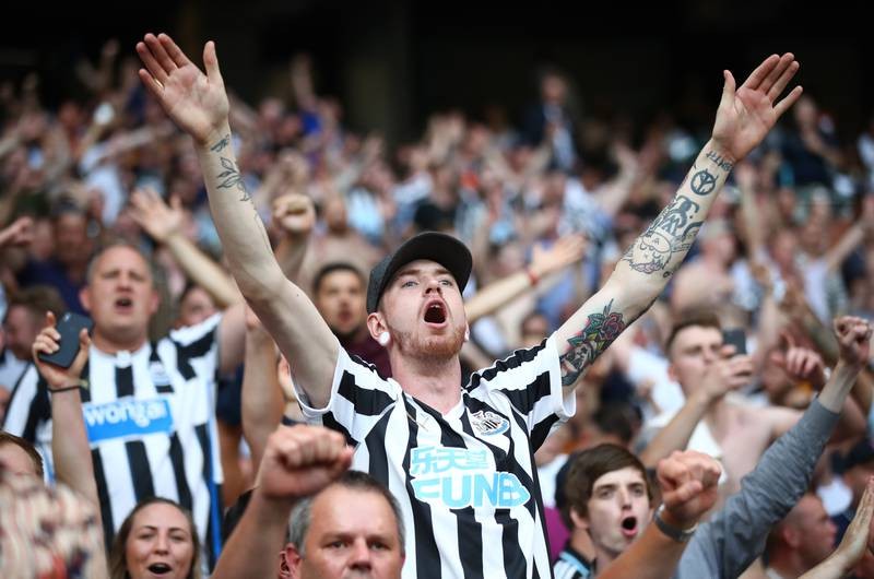 Fan Newcastle ăn mừng cuồng nhiệt khi CLB có chủ mới tỉ phú - ảnh 1