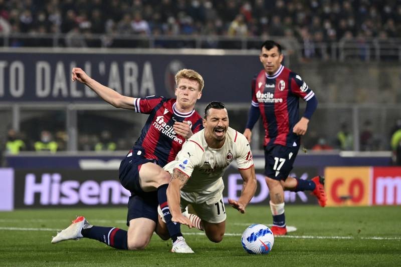 Chùm ảnh ấn tượng AC Milan đánh bại Bologna để lên ngôi đầu - ảnh 8