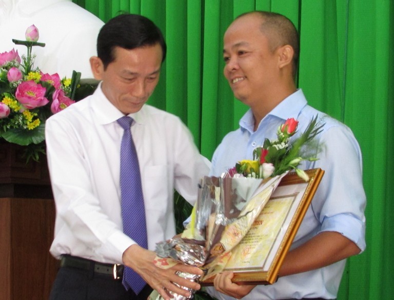Vinh danh nhiều tác phẩm viết về hạn, mặn - ảnh 1
